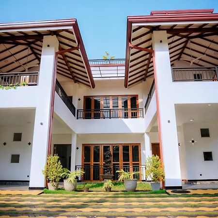 Aurum Boutique Hotel Негомбо Екстериор снимка