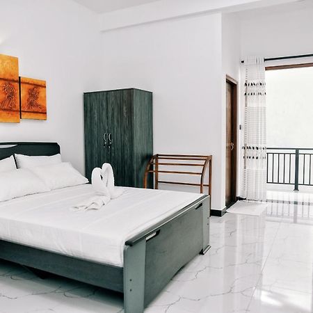 Aurum Boutique Hotel Негомбо Екстериор снимка
