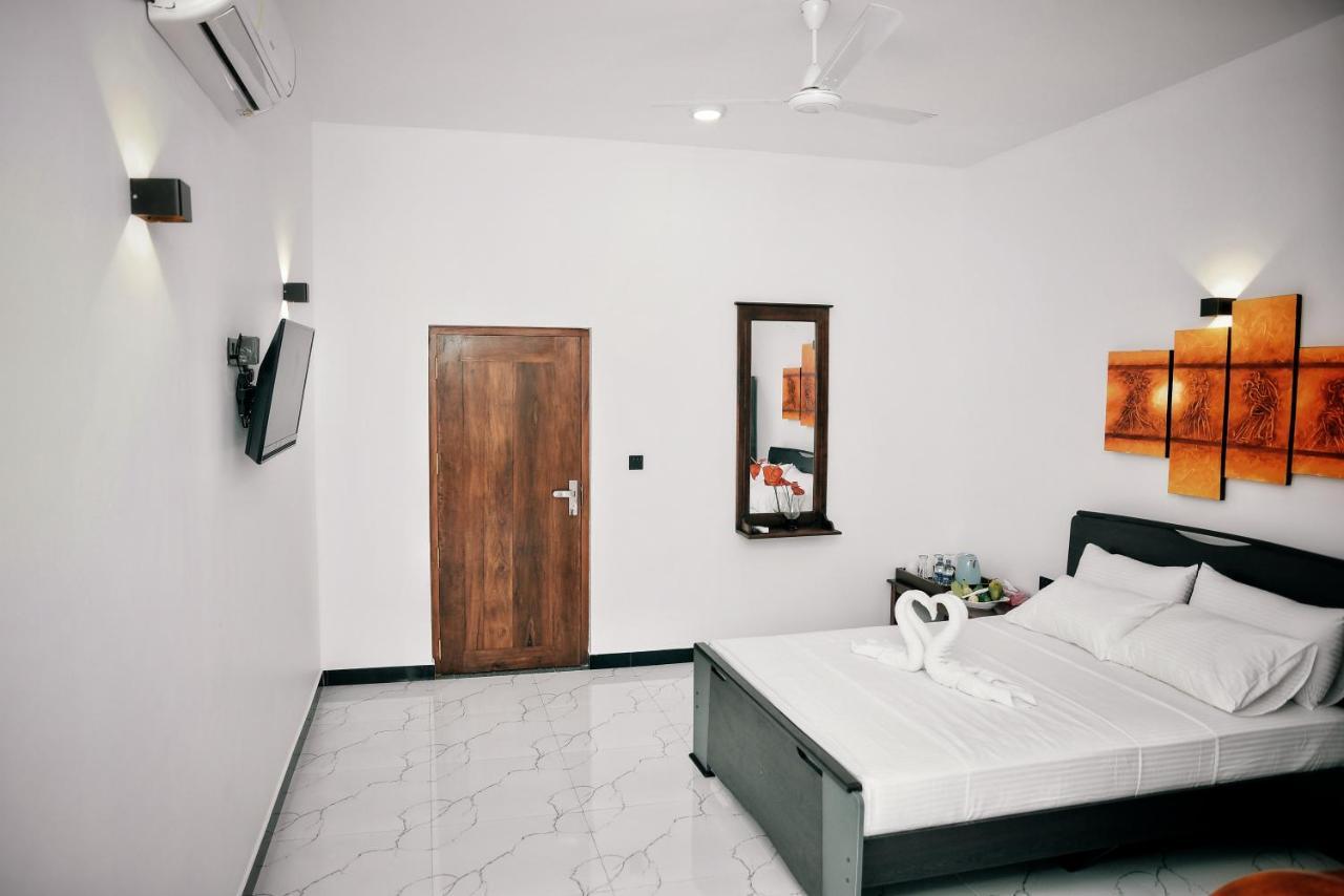 Aurum Boutique Hotel Негомбо Екстериор снимка